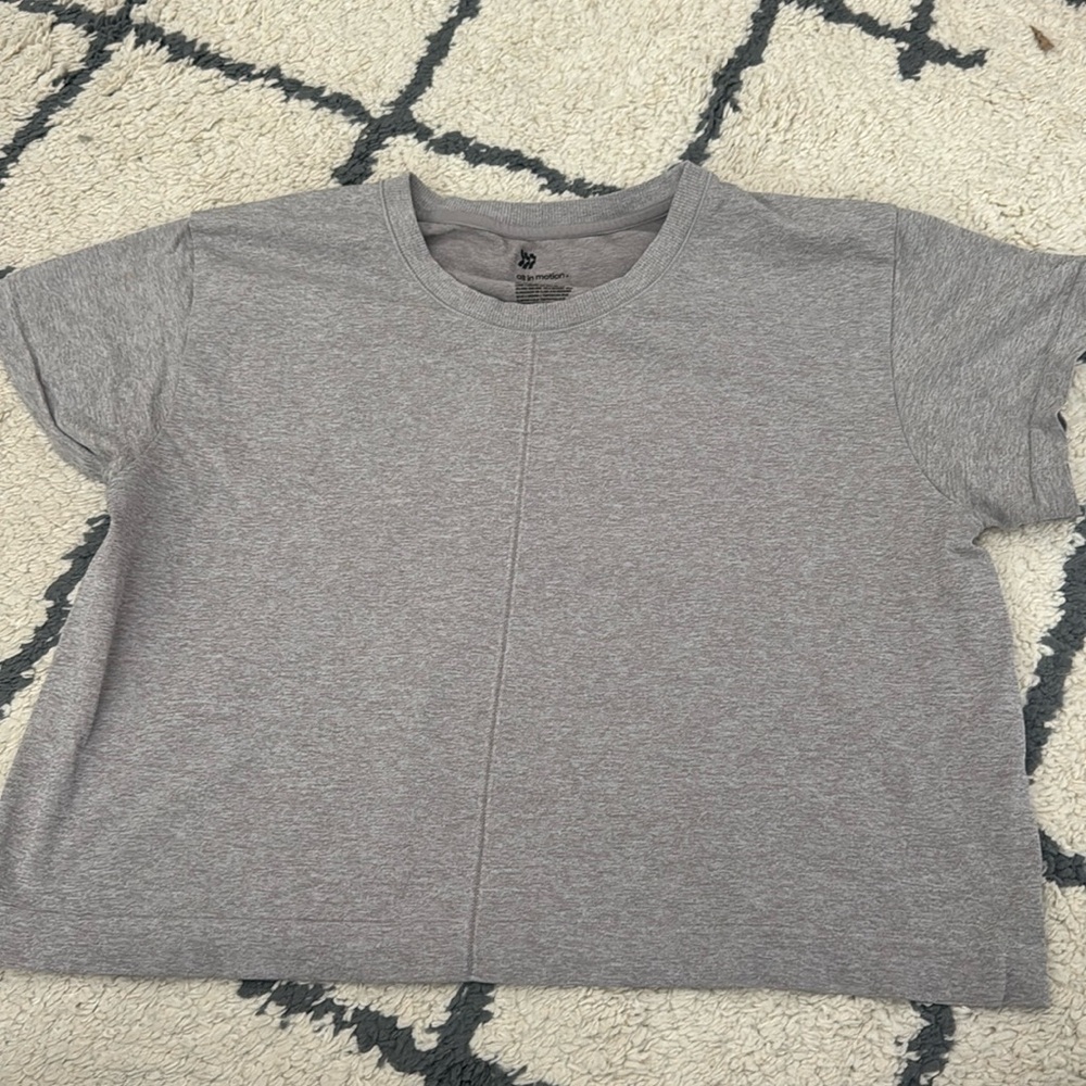 Cropped workout t-shirt